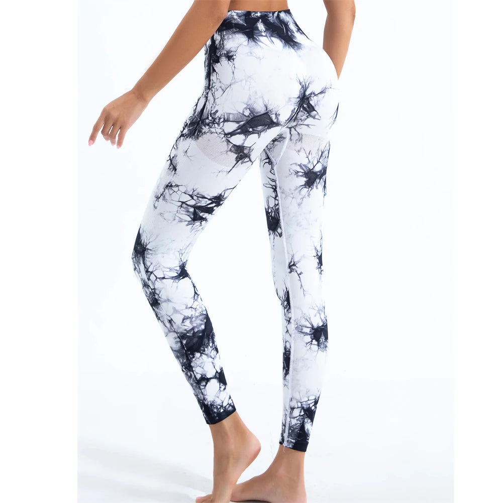 Tie-dye seamless leggings in black and white, featuring a scrunch butt design and high-rise waistband for support.