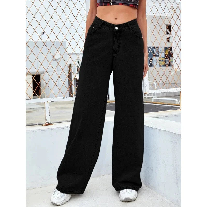 High-waisted wide-leg denim jeans in black, featuring a relaxed fit and classic five-pocket design.