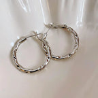 Chunky minimalist hoop earrings in high-polish silver. Features a hollow tubular design for a lightweight feel.