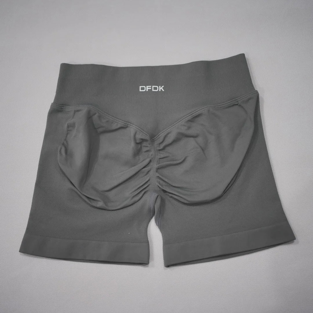 High-waisted, seamless gym shorts in dark gray, featuring a scrunch-butt design and wide waistband for tummy control.